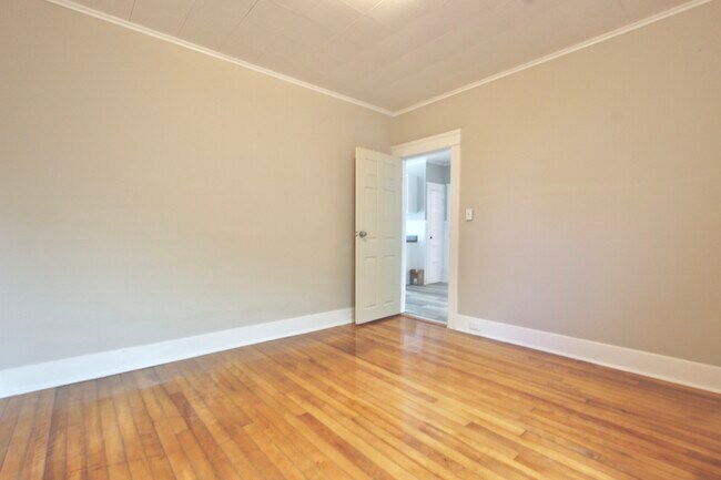 Building Photo - 98 Lovell St