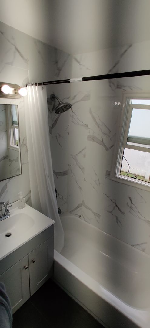 Building Photo - North Long Beach Private Back House