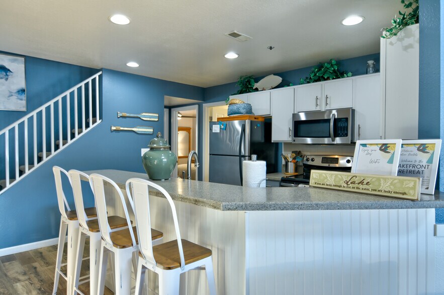 Building Photo - 4800 Eagleview Dr