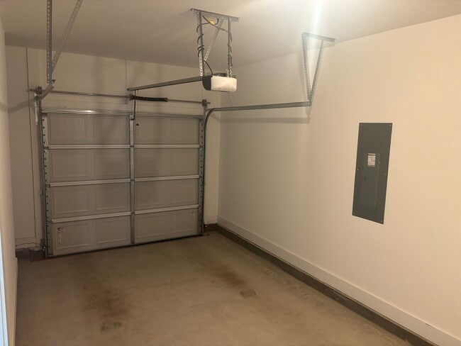 Building Photo - 484 Ml Pk Wy