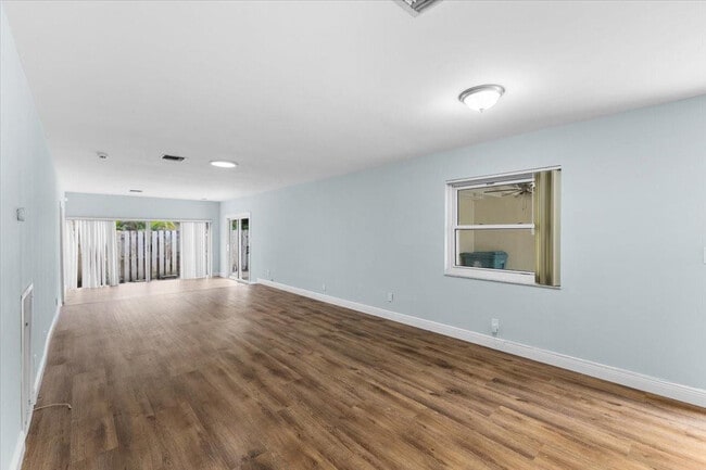 Building Photo - 503 SE 5th Cir