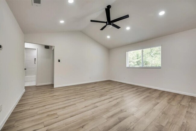 Building Photo - 1004 Darnell Ave