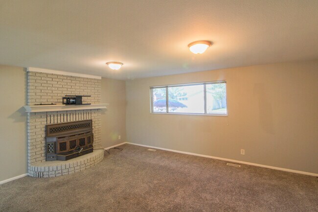 Building Photo - Orem Home