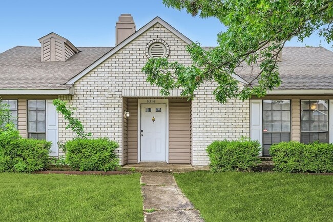 Building Photo - 8314 Kensington Dr