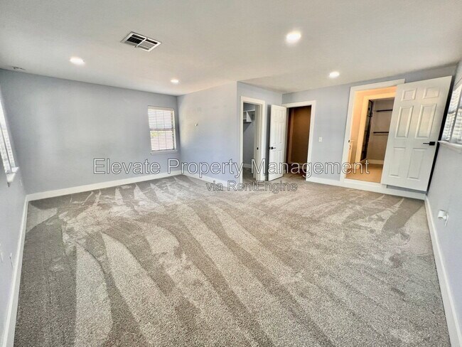 Building Photo - 2924 NW 71st St