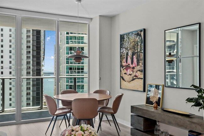 Building Photo - 1100S S Miami Ave