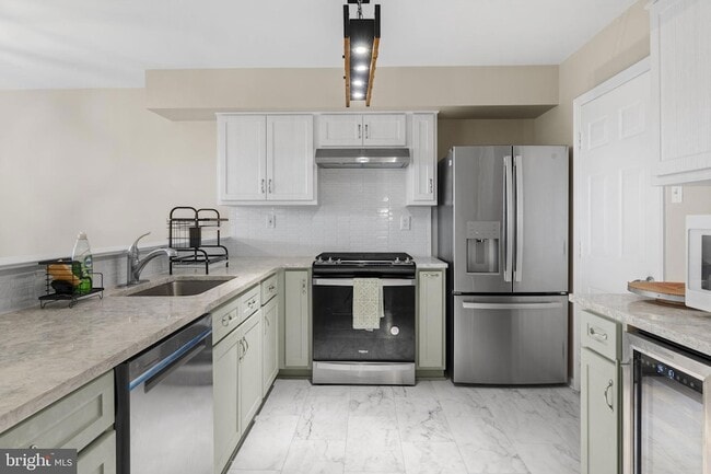 Building Photo - 424 Revere Dr
