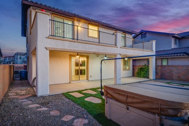 Building Photo - Welcome to your dream home located in the prestigious guard-gated community of Tuscany in Henderson!