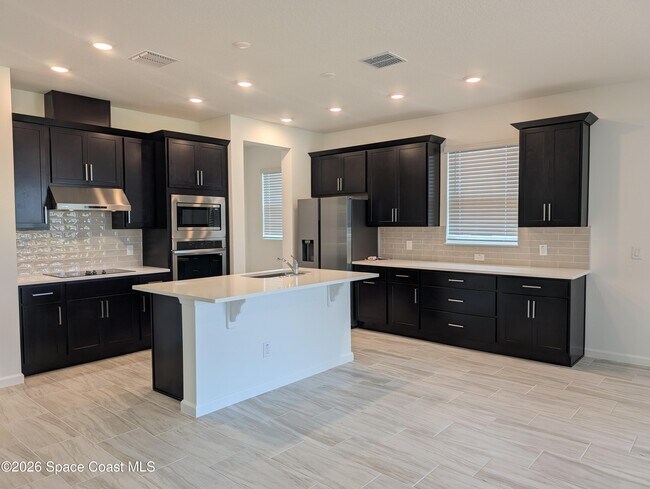 Building Photo - 938 Soleway Ave NW