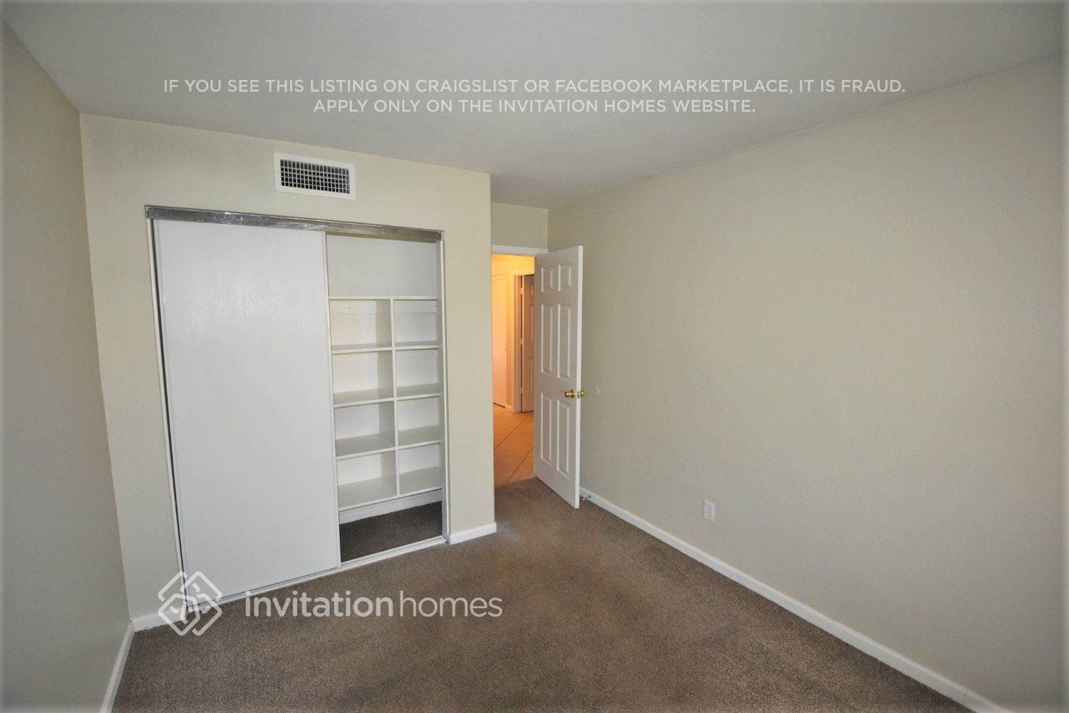 Building Photo - 7923 W Laurel Ln