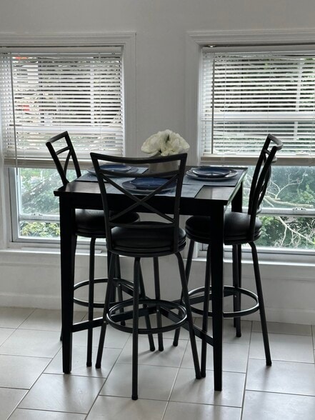 Building Photo - 153 S Grove St