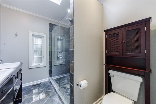 Building Photo - 2311 Pembrook Pl NE