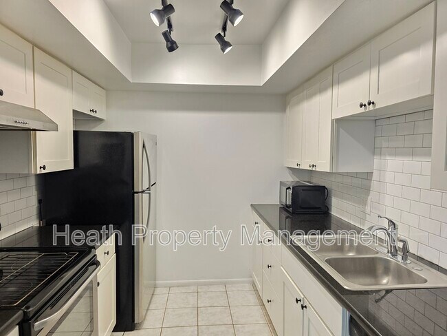 Building Photo - 605 N Keene Rd