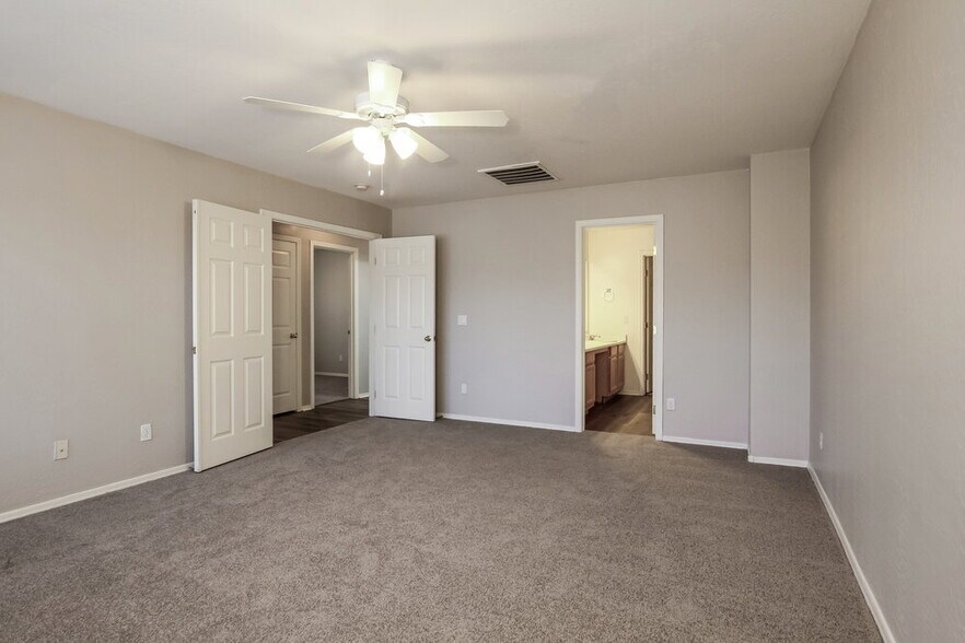 Building Photo - 14892 W Laurel Ln