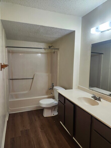 Building Photo - 2507 Stella St