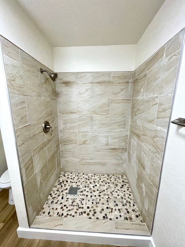 Building Photo - Gorgeous 2-Story Home with Golf Course Views and Modern Amenities!