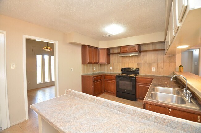 Building Photo - 522 Whippoorwill Dr