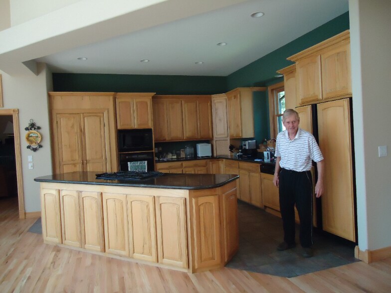Building Photo - 464 Silver Cir