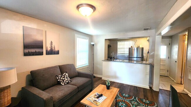 Building Photo - Furnished 1 Bed 1 Bath Apt in Linwood Place Add NW OKC