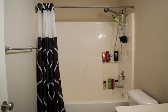 Building Photo - Nice 3 Bed 2 Bath House In Vanderveen Crossing!