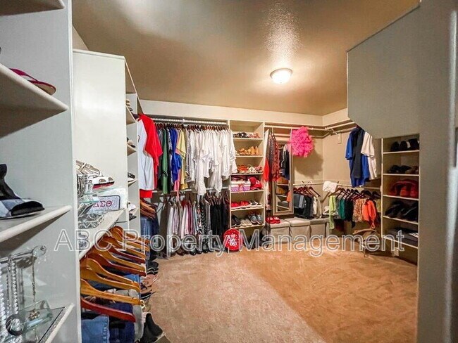 Building Photo - 5106 Sloan Cir