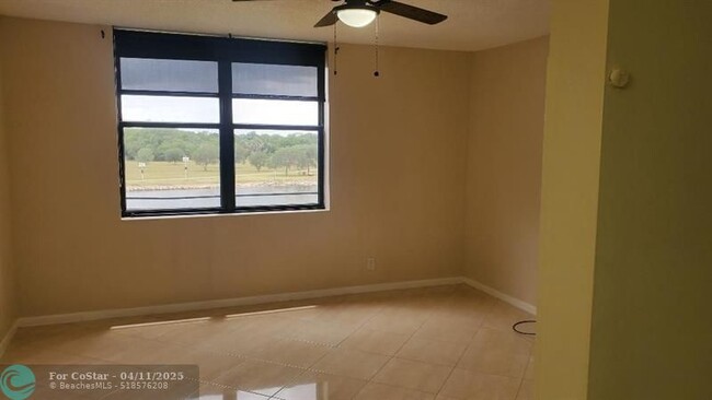 Building Photo - 2767 Carambola Cir N