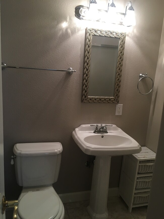 Building Photo - 2376 Forbes Ave