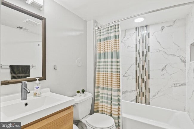 Building Photo - 2 Bailiffs Ct