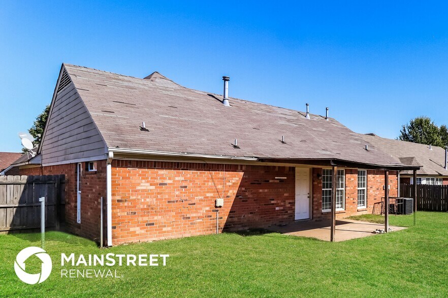 Building Photo - 6677 Kentbrook Dr