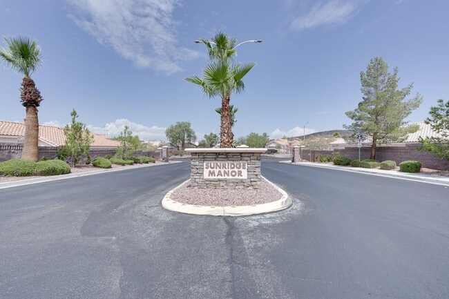 Building Photo - SINGLE STORY 4 BEDROOM IN GATED COMMUNITY