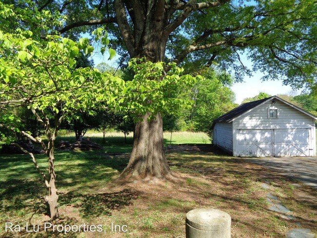 Building Photo - 3 br, 1 bath House - 2881 Hwy 66 South