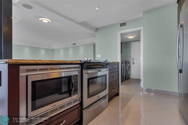 Building Photo - 936 Intracoastal Dr