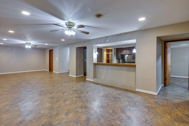 Building Photo - 2830 Flintwood Dr