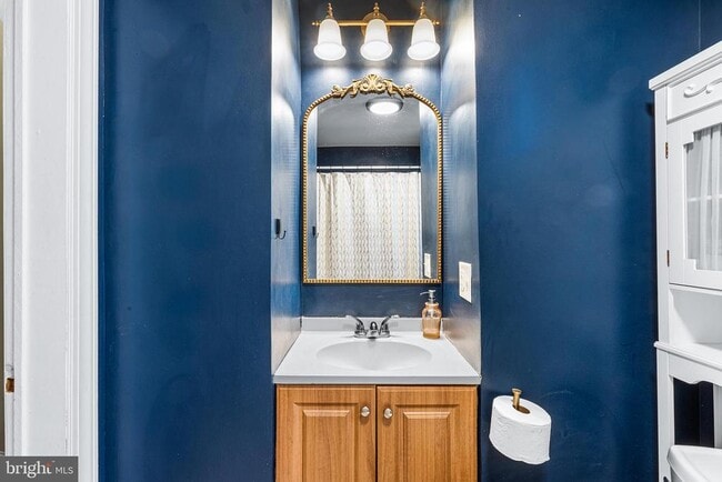 Building Photo - 2718 W Jefferson St