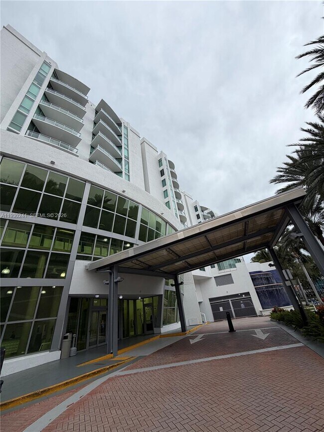 Building Photo - 3029 NE 188th St