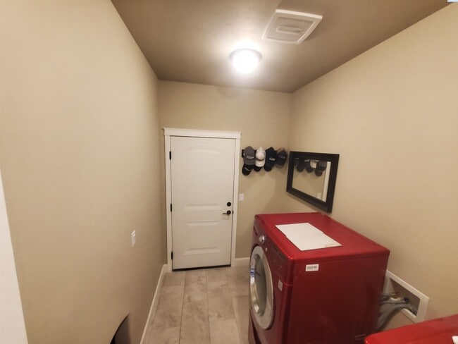 Building Photo - FOR RENT: West Pasco with heated inground ...