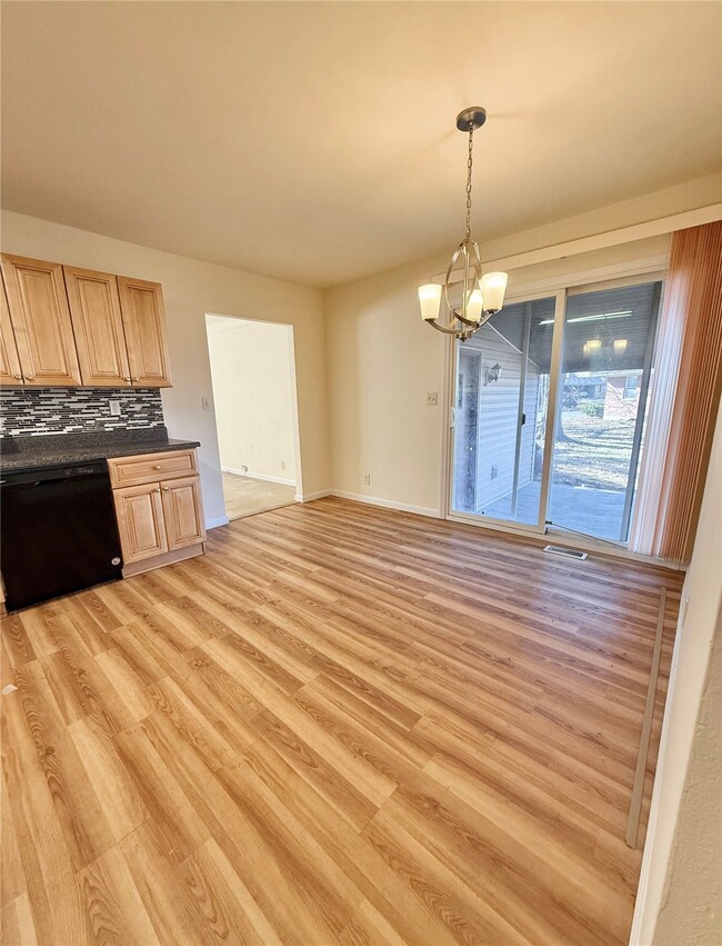 Building Photo - 206 Liberty Dr