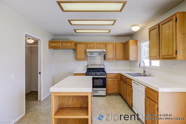 Building Photo - 4 br, 2.5 bath House - 1025 Viewpointe Ln,...