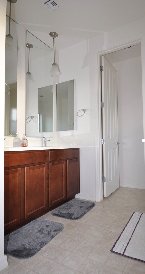 Building Photo - Stunning 5bed/3bath 2771 sq/ft Gilbert Home!