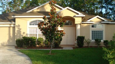 Building Photo - 3/2/2 House with screened in porch, on a c...