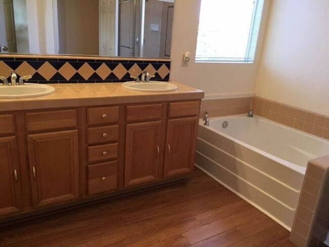 Building Photo - South Reno Home