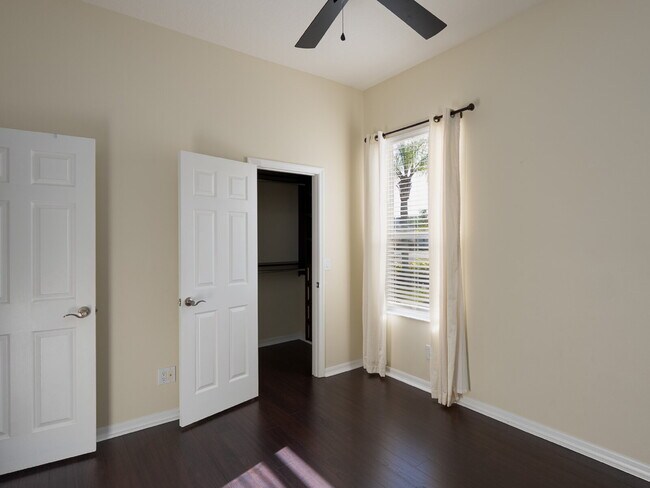 Building Photo - "Spacious 3-Bedroom Oasis with 2 Baths and 2,287 Sq Ft in Bradenton!"