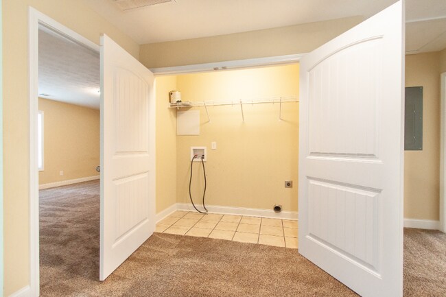 Building Photo - 6 Cal Rd