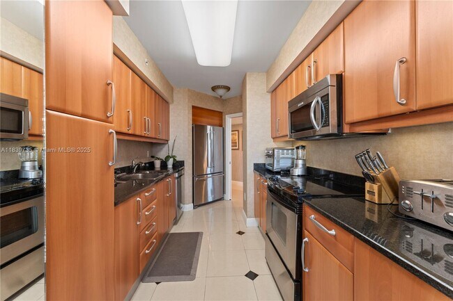 Building Photo - 16500 Collins Ave