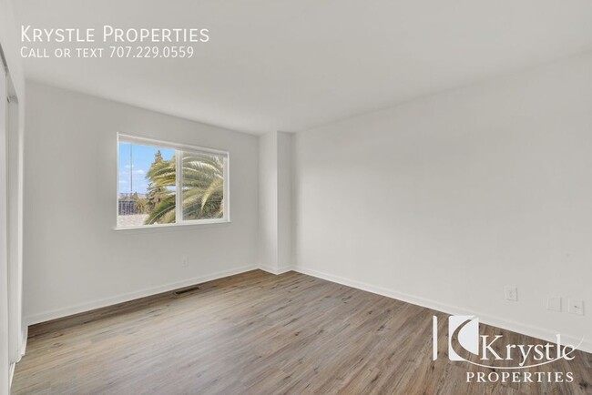 Building Photo - Coming soon! Outstanding spacious unit tuc...