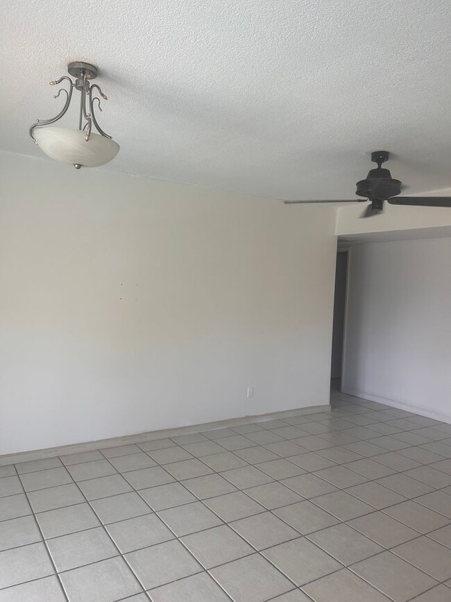 Building Photo - 4-bedroom HOUSE w/Solar, Private Pool, DONT MISS OUT!! $2750 APPLY Today!