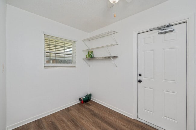 Building Photo - Central 4 bedroom in Niceville!
