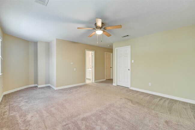 Building Photo - 2919 Crest Park Dr