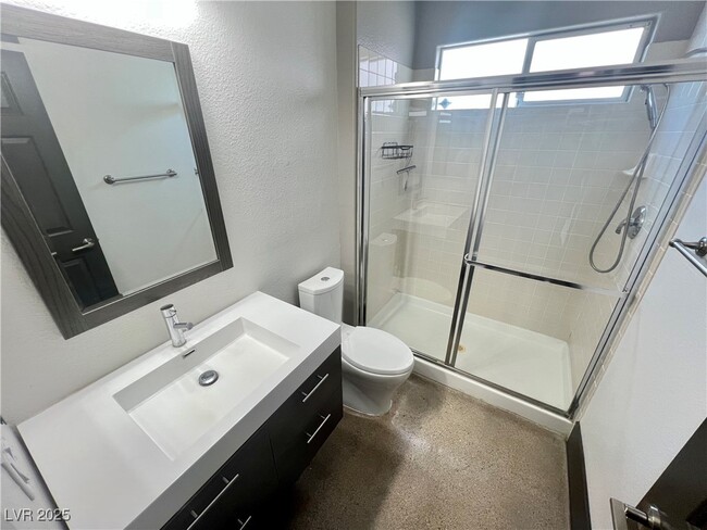 Building Photo - 604 Celso Ct