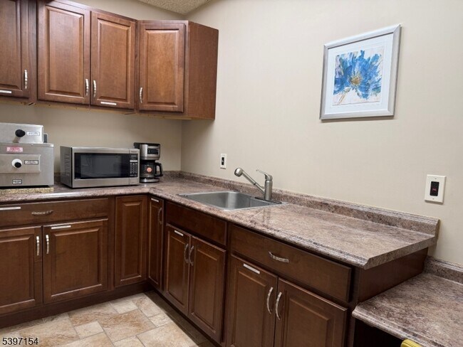 Building Photo - 16 Pocono Rd